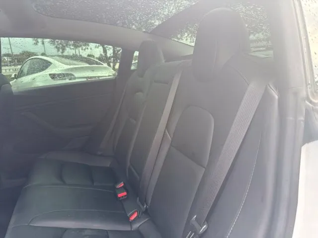 Tesla Model 3 photo 15