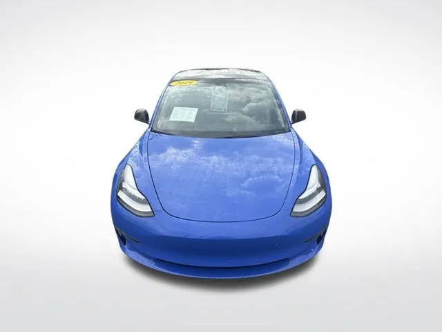 Tesla Model 3 photo 10