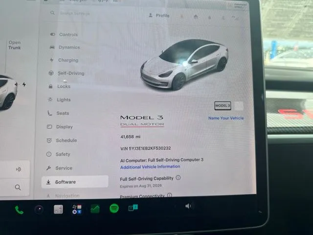 Tesla Model 3 photo 31