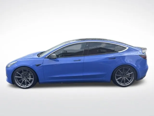 Tesla Model 3 photo 8