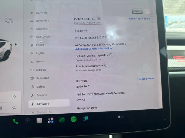 Tesla Model 3 photo 32
