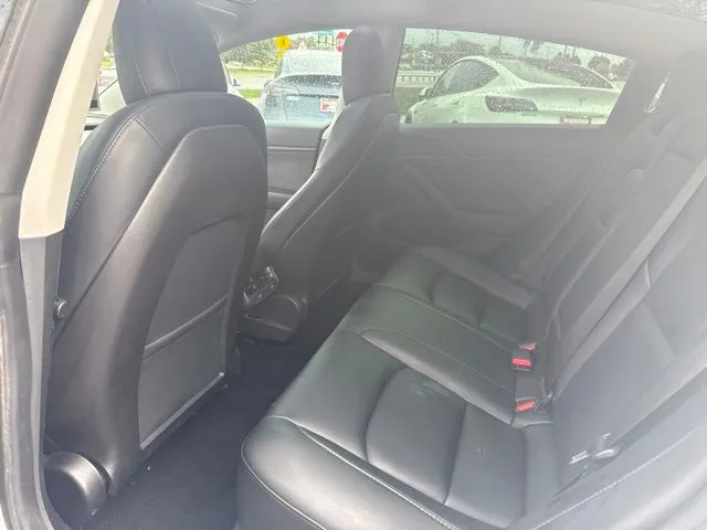 Tesla Model 3 photo 16