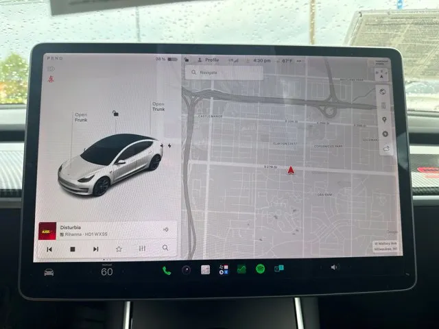 Tesla Model 3 photo 29