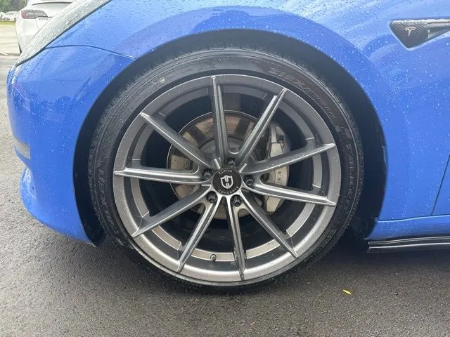 Tesla Model 3 photo 11