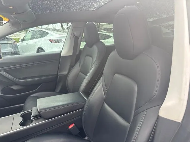 Tesla Model 3 photo 12
