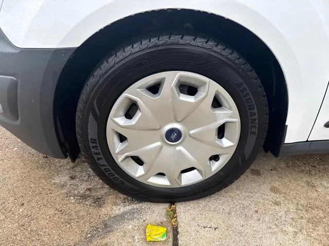 Ford Transit Connect photo 9