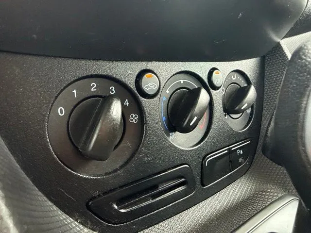 Ford Transit Connect photo 27