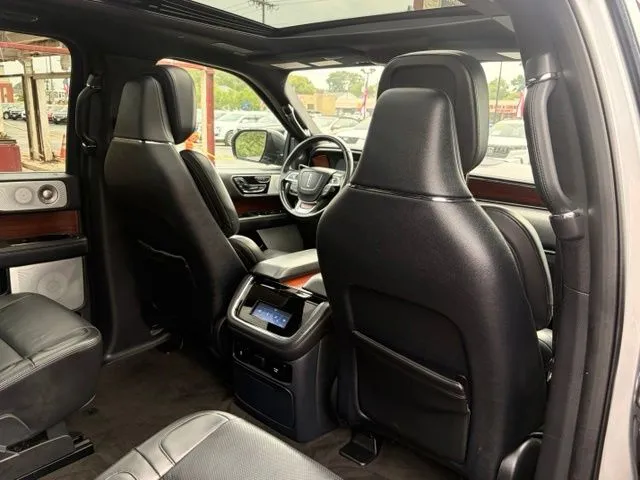 Lincoln Navigator L photo 26
