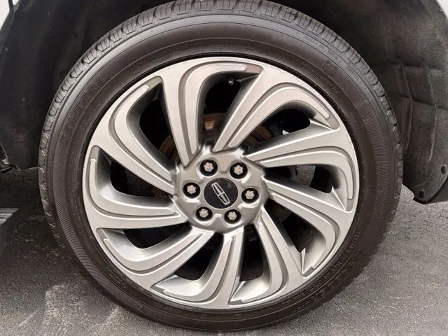 Lincoln Navigator L photo 35
