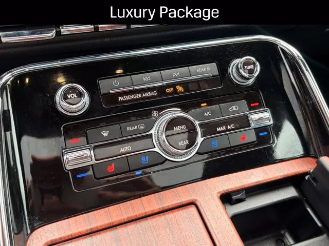 Lincoln Navigator L photo 19