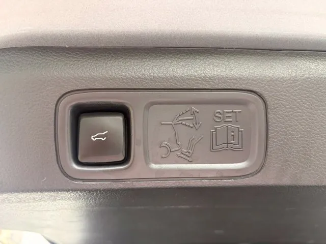Lincoln Navigator L photo 25