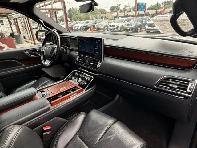Lincoln Navigator L photo 31