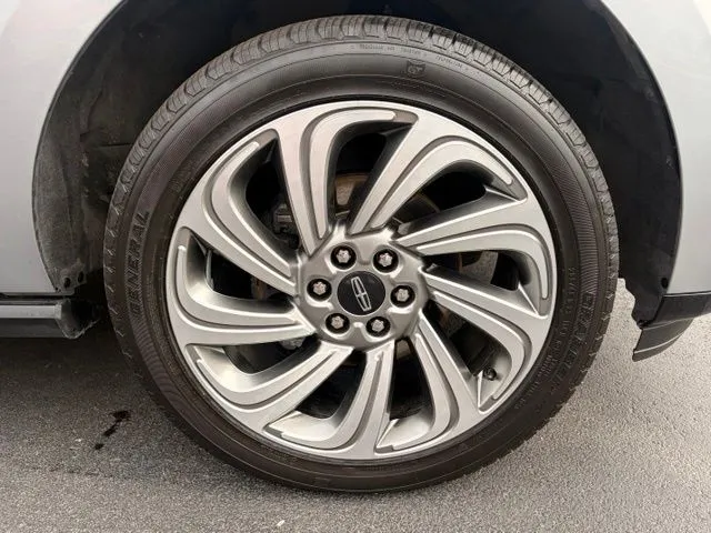 Lincoln Navigator L photo 33