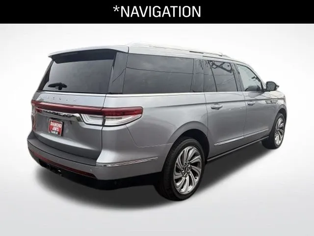 Lincoln Navigator L photo 3