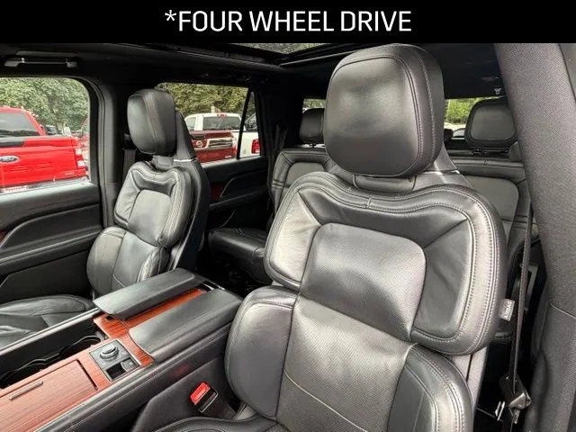 Lincoln Navigator L photo 11