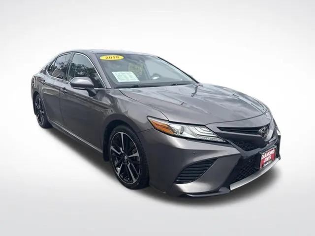 Gray 2018 Toyota Camry XSE for sale in Milwaukee, WI