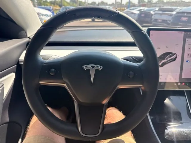Tesla Model 3 photo 25