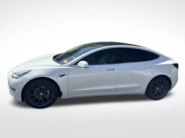 Tesla Model 3 photo 6