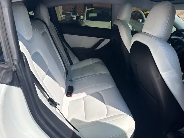 Tesla Model 3 photo 19