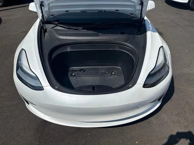 Tesla Model 3 photo 24