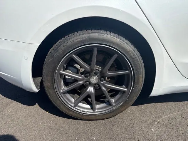 Tesla Model 3 photo 18
