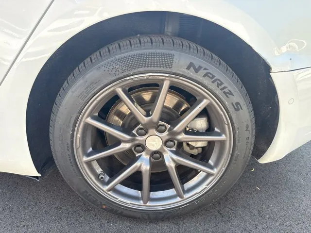 Tesla Model 3 photo 15