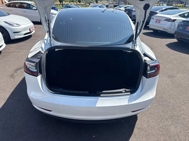 Tesla Model 3 photo 17