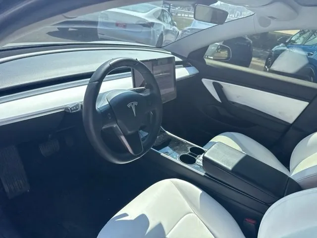 Tesla Model 3 photo 11