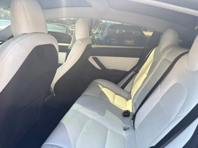 Tesla Model 3 photo 14