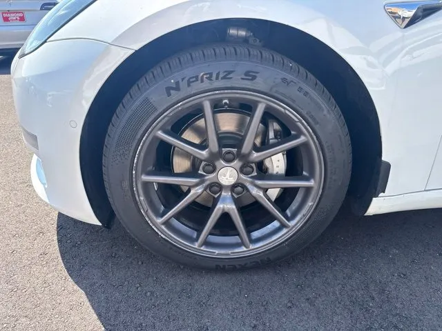 Tesla Model 3 photo 9