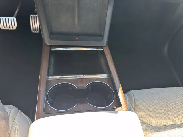 Tesla Model X photo 16