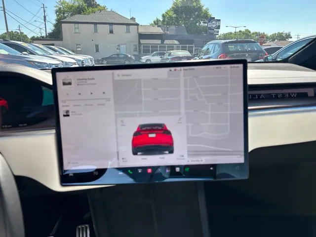 Tesla Model X photo 13