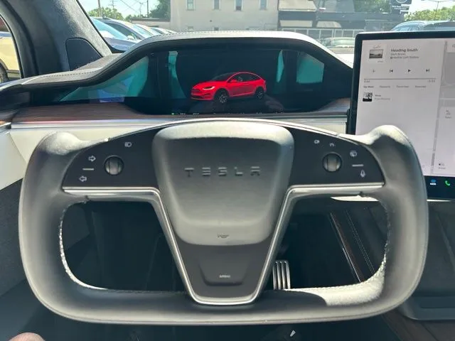 Tesla Model X photo 11