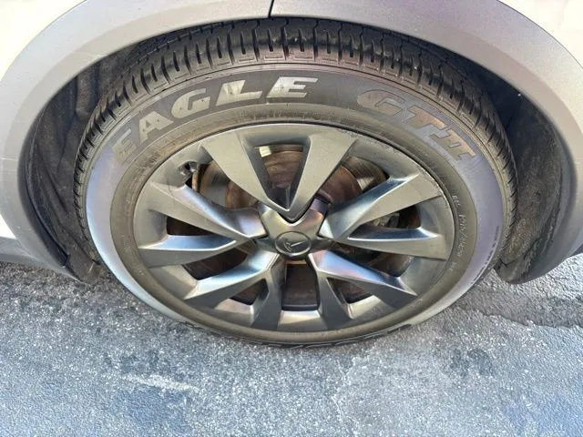 Tesla Model X photo 30