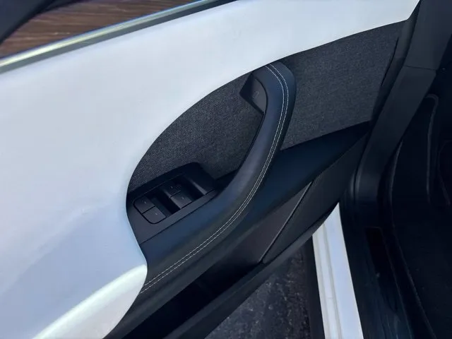 Tesla Model X photo 10