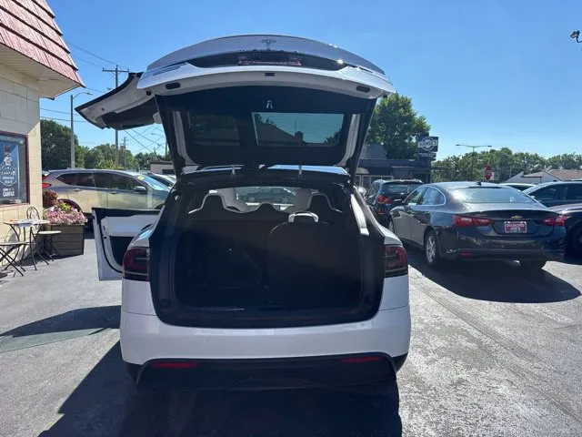 Tesla Model X photo 20