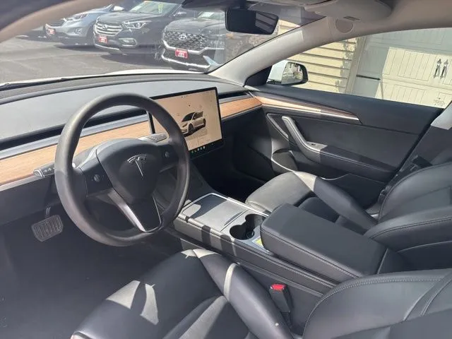 Tesla Model 3 photo 12