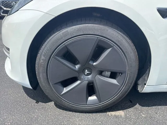 Tesla Model 3 photo 10
