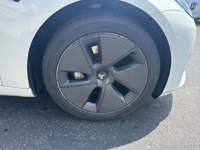 Tesla Model 3 photo 24