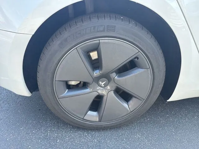 Tesla Model 3 photo 19