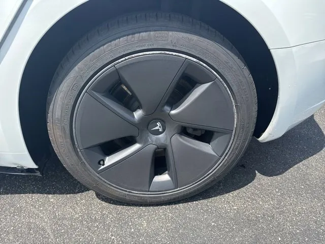 Tesla Model 3 photo 16