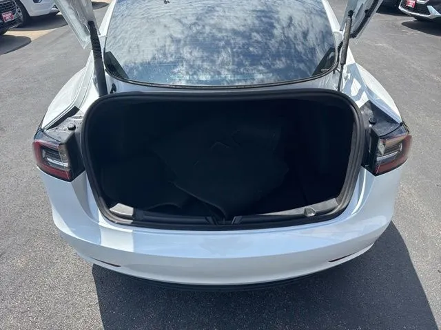 Tesla Model 3 photo 17