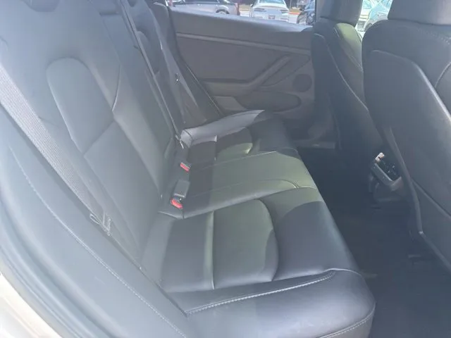 Tesla Model 3 photo 20