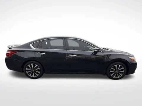 Photos of 2016 Nissan Altima 2.5 SL for sale in Milwaukee, WI at Diamond Jim's Motor Cars