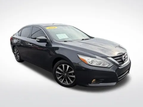 Blue 2016 Nissan Altima 2.5 SL for sale in Milwaukee, WI