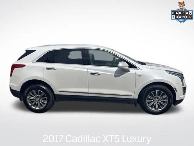 White 2017 Cadillac XT5 Luxury for sale in Milwaukee, WI