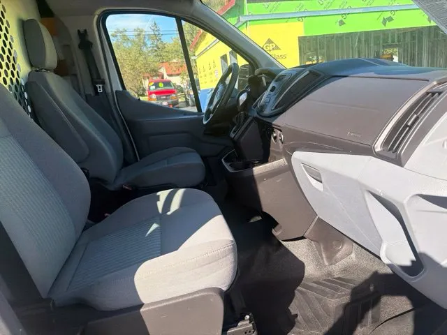 Ford Transit-250 photo 19