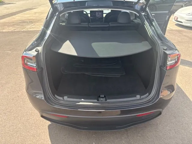 Tesla Model Y photo 17