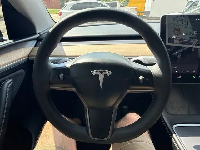 Tesla Model Y photo 25