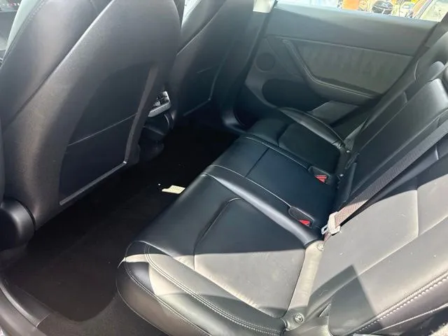 Tesla Model Y photo 15